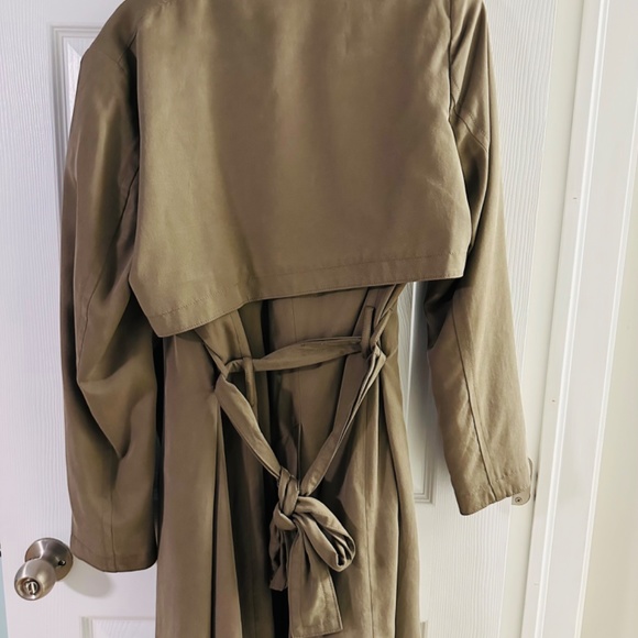 Banana Republic Trench Coat - Picture 2 of 3